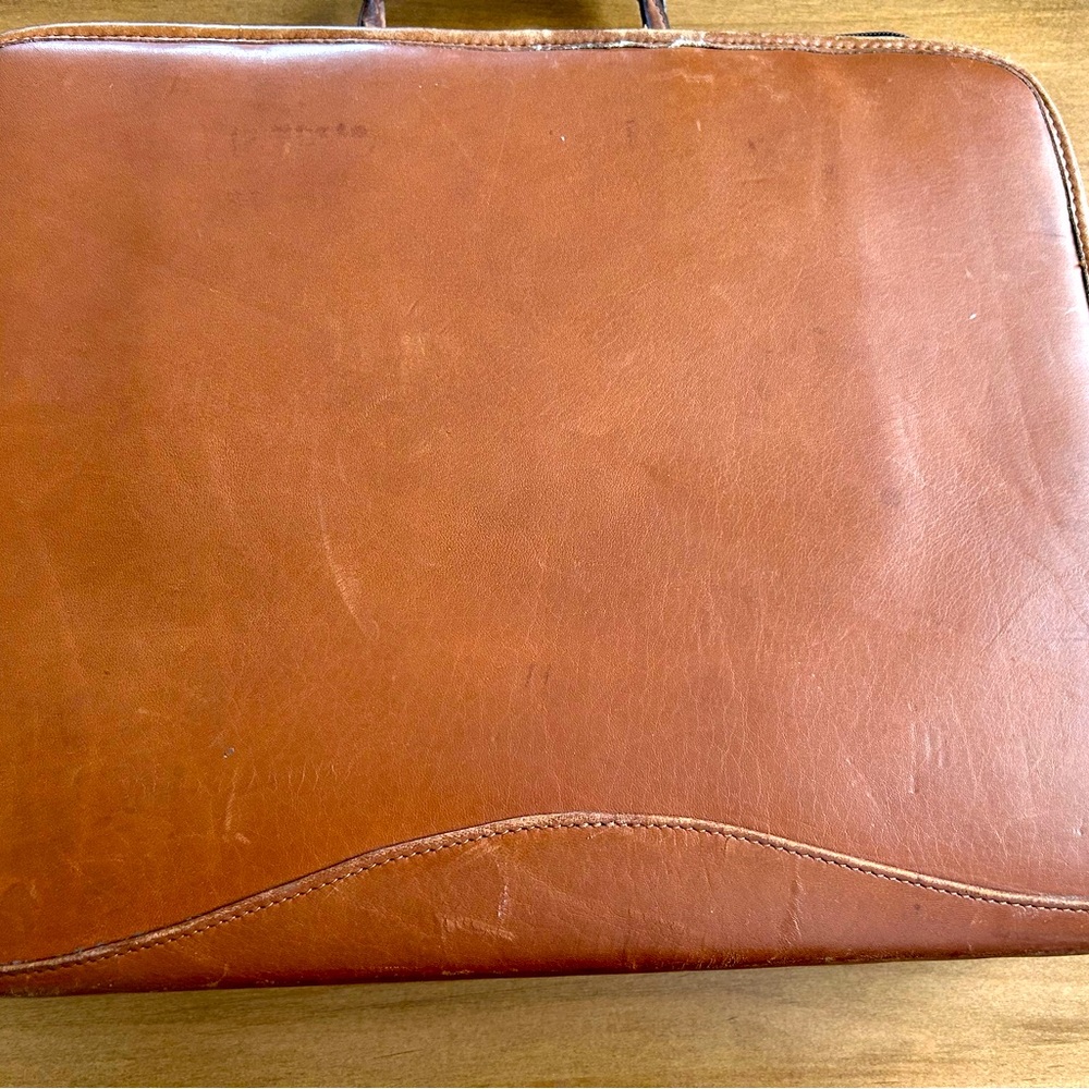 100% Leather Notebook/Calendar Briefcase. Used, but still in excellent condition